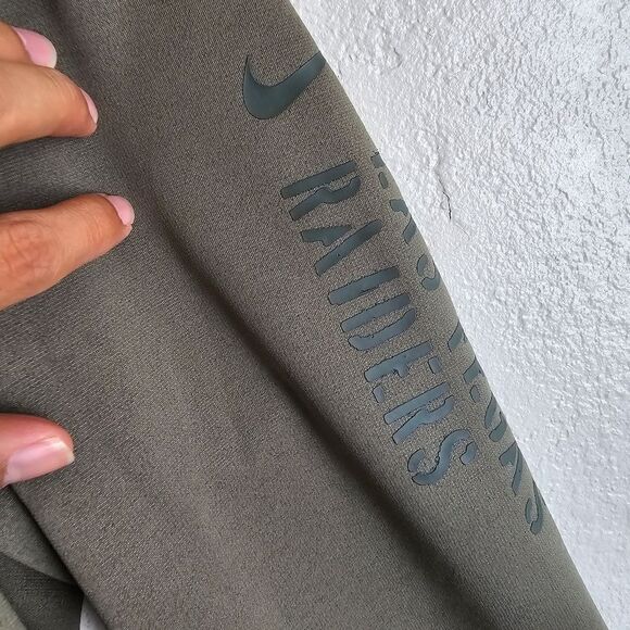 Nike Las Vegas Raiders Hoodie Salute To Service Therma-FIT Youth L Black Green - Picture 4 of 8